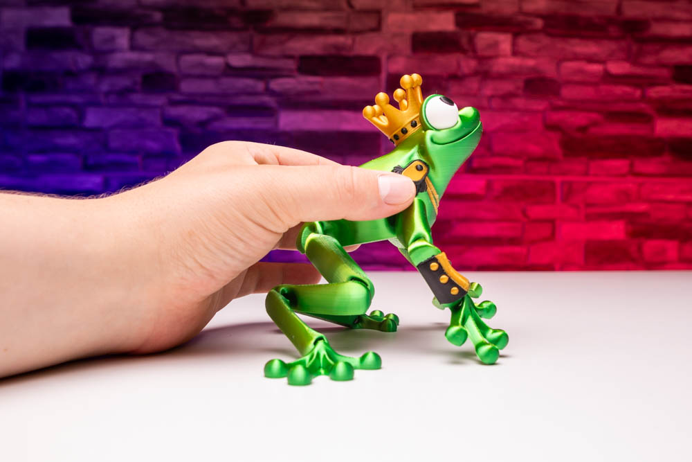 3D Print Articulated Multicolor Frog Queen STL for download