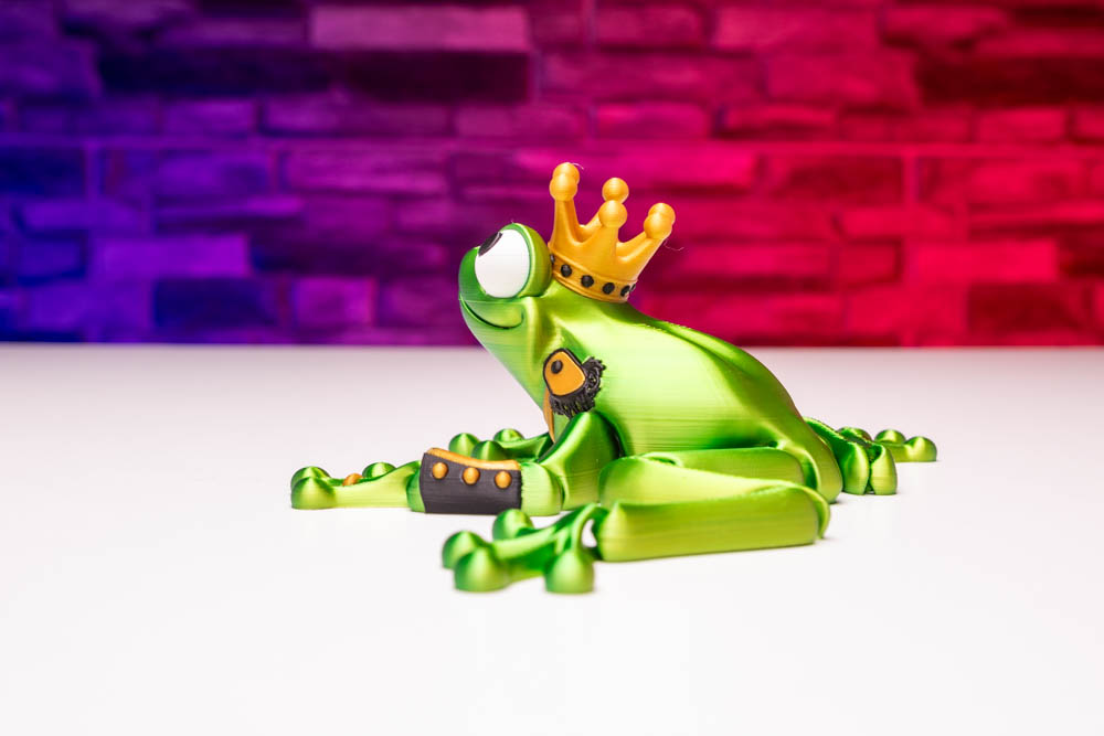 3D Print Articulated Multicolor Frog Queen STL for download