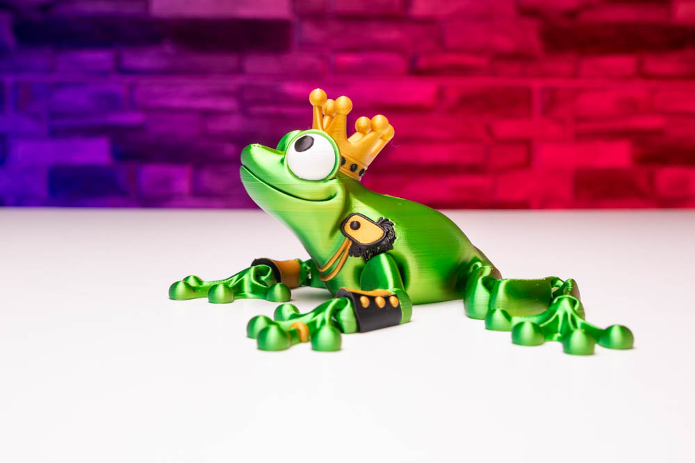 3D Print Articulated Multicolor Frog Queen STL for download