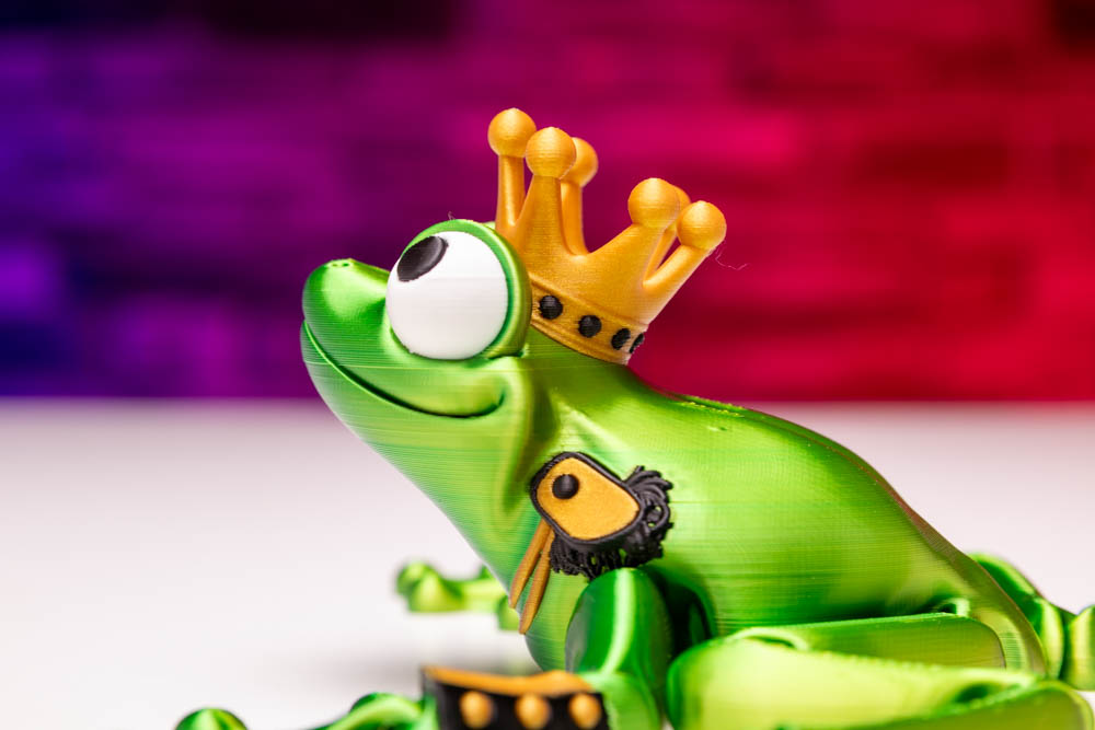 3D Print Articulated Multicolor Frog Queen STL for download