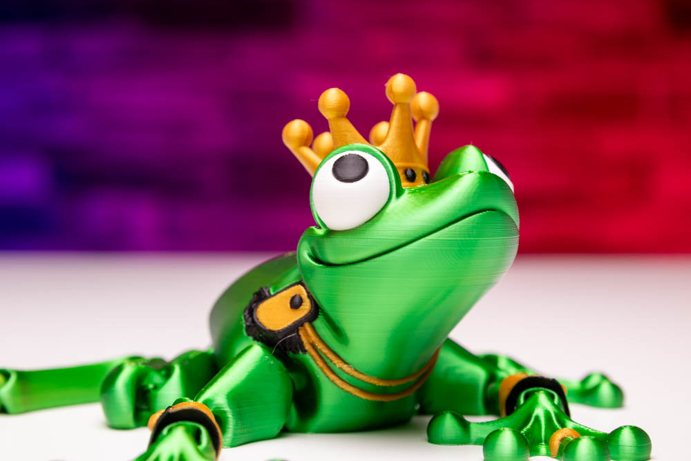 3D Print Articulated Multicolor Frog Queen STL for download