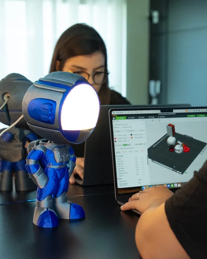 3D Printed Mecha Astronaut Table Lamp STL for Download